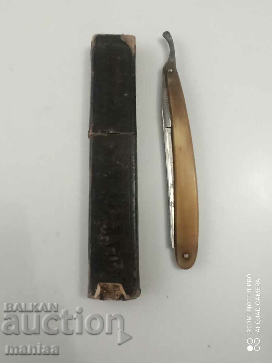 Solingen razor with bone handle and box