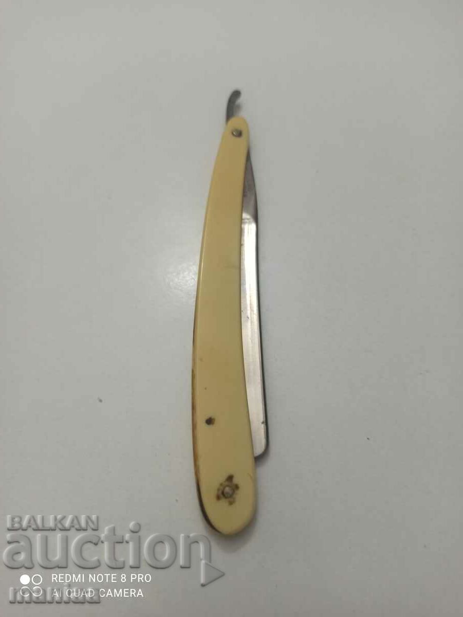 Solingen razor with bone handle and box with price 49.00 BGN | € 25.05 Solingen razor with bone handle and box with price 49.00 BGN | € 25.05