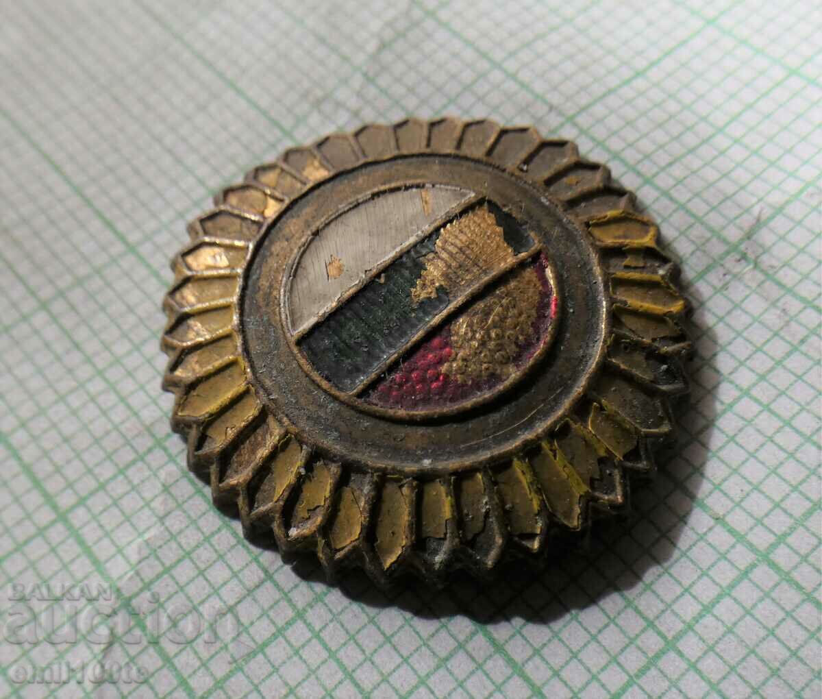 Παλιό Cockade σε κακή κατάσταση με τιμή 3.00 BGN | € 1.53 Παλιό Cockade σε κακή κατάσταση με τιμή 3.00 BGN | € 1.53