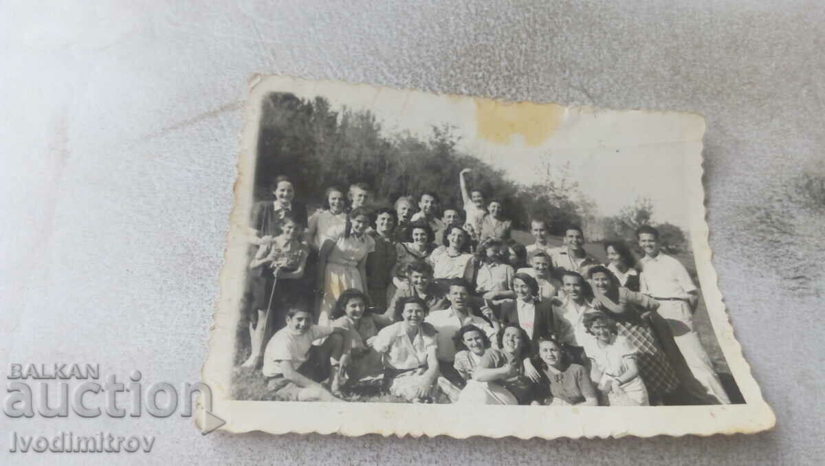Φωτογραφία Lovech Νέοι άνδρες και γυναίκες 1952