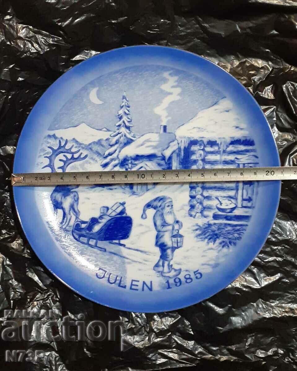 Auction NICE PORCELAIN PLATE. MADE IN SWEDEN. Auction NICE PORCELAIN PLATE. MADE IN SWEDEN.