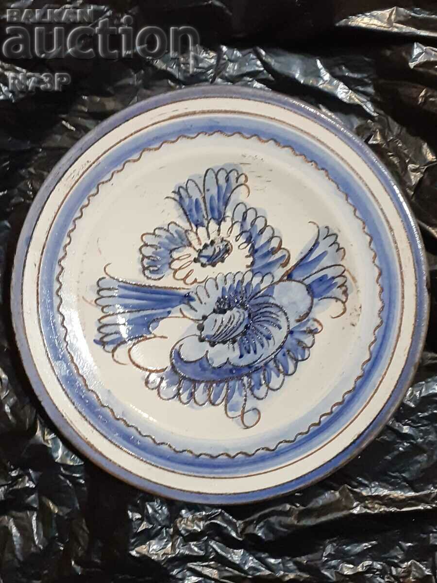 OLD PLATE. CERAMICS. COLLECTION.