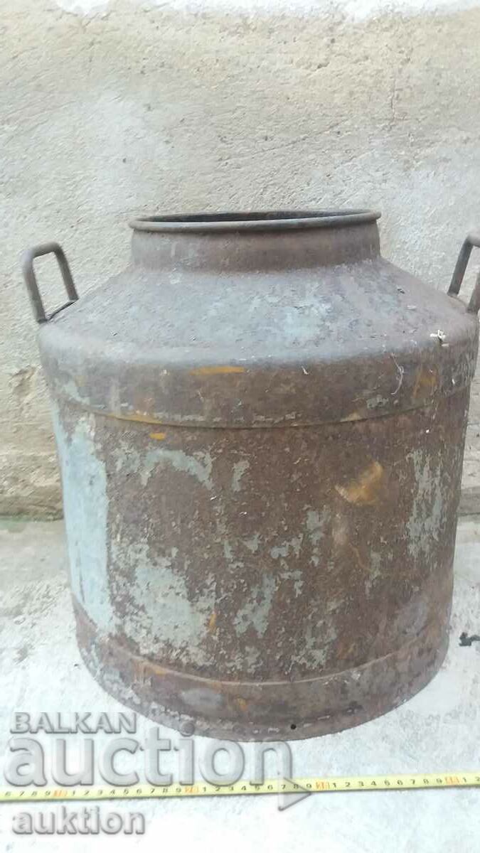 CILINDRU VECHI DE METAL SOLID PENTRU LAPTE SAU BORRACE 50 LITRI cu preț 29.99 BGN | € 15.33 CILINDRU VECHI DE METAL SOLID PENTRU LAPTE SAU BORRACE 50 LITRI cu preț 29.99 BGN | € 15.33