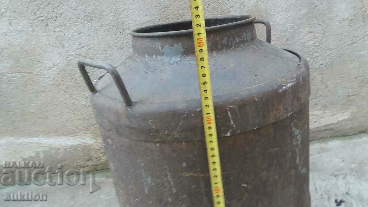 CILINDRU VECHI DE METAL SOLID PENTRU LAPTE SAU BORRACE 50 LITRI - 5 CILINDRU VECHI DE METAL SOLID PENTRU LAPTE SAU BORRACE 50 LITRI - 5