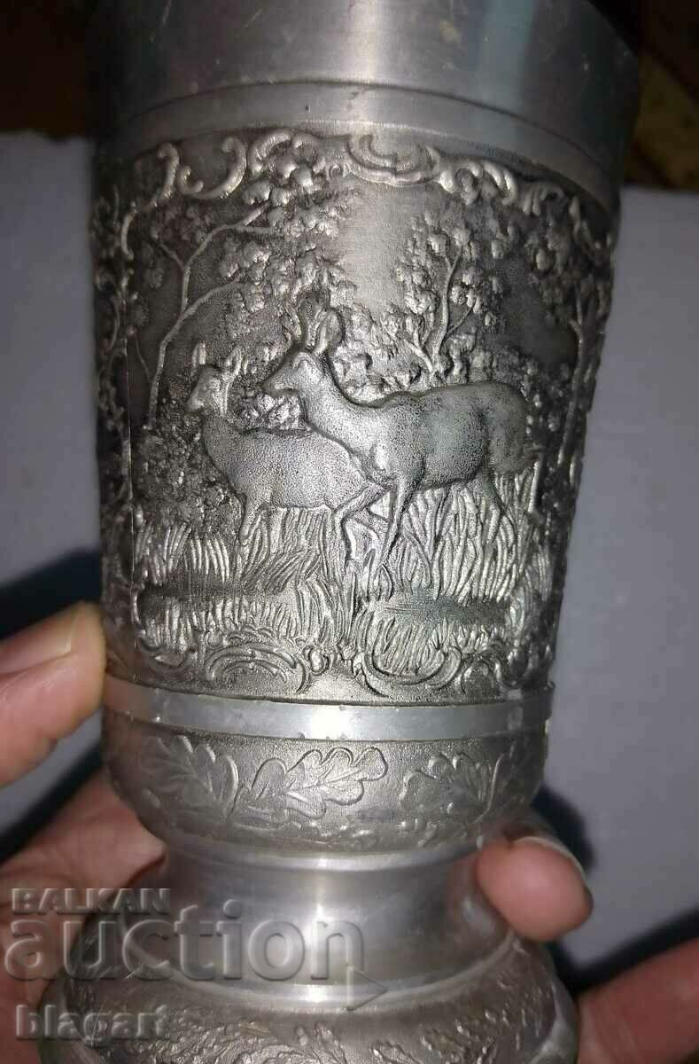 Cana, ceașcă-staniu-argint cu preț 48.00 BGN | € 24.54 Cana, ceașcă-staniu-argint cu preț 48.00 BGN | € 24.54