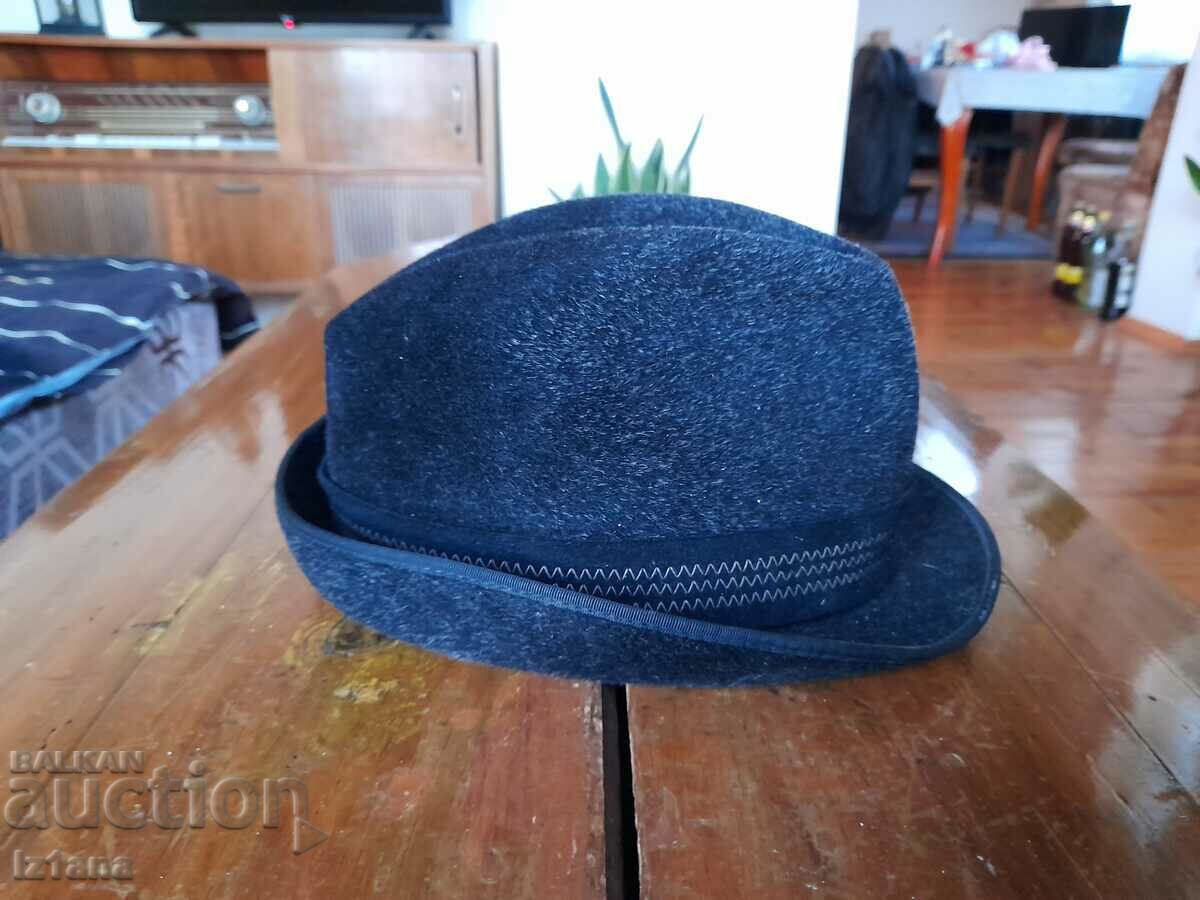 Livrarea Bowler vechi Livrarea Bowler vechi