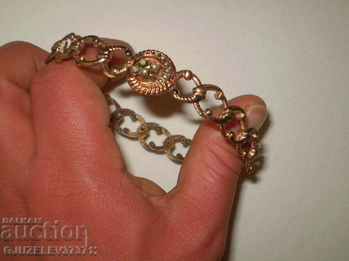 Delivery of Antique Napkin Double with Pearls in the form of a bracelet Delivery of Antique Napkin Double with Pearls in the form of a bracelet