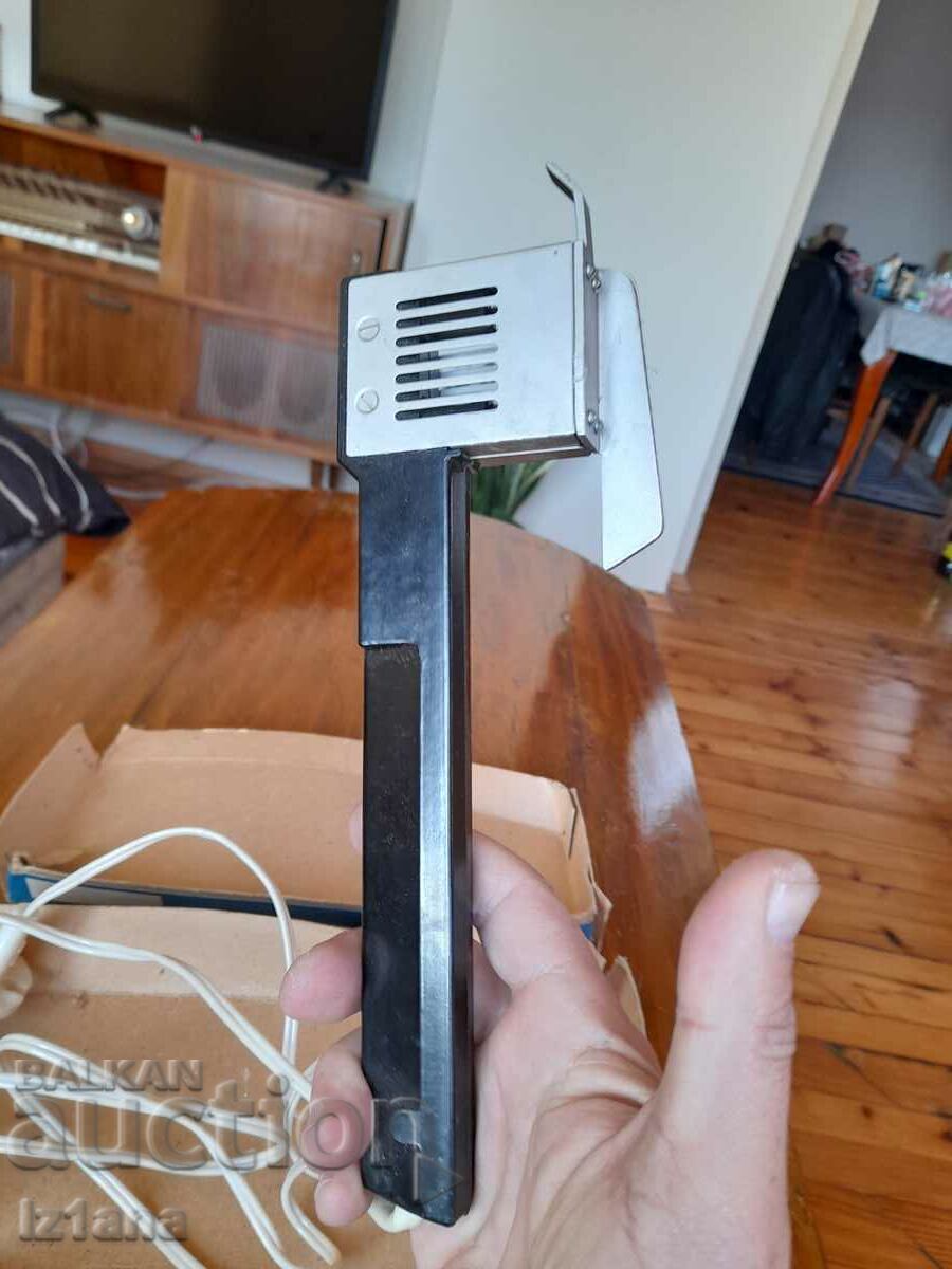 Livrarea Dispozitiv vechi pentru lipirea foliei de polietilenă