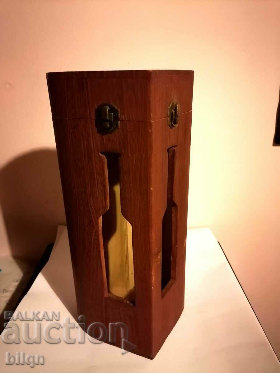 Υπέροχο ξύλινο κουτί για δύο κρασιά