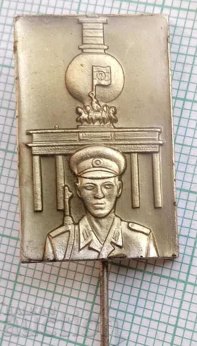 12450 Badge - soldier GDR Berlin - bronze