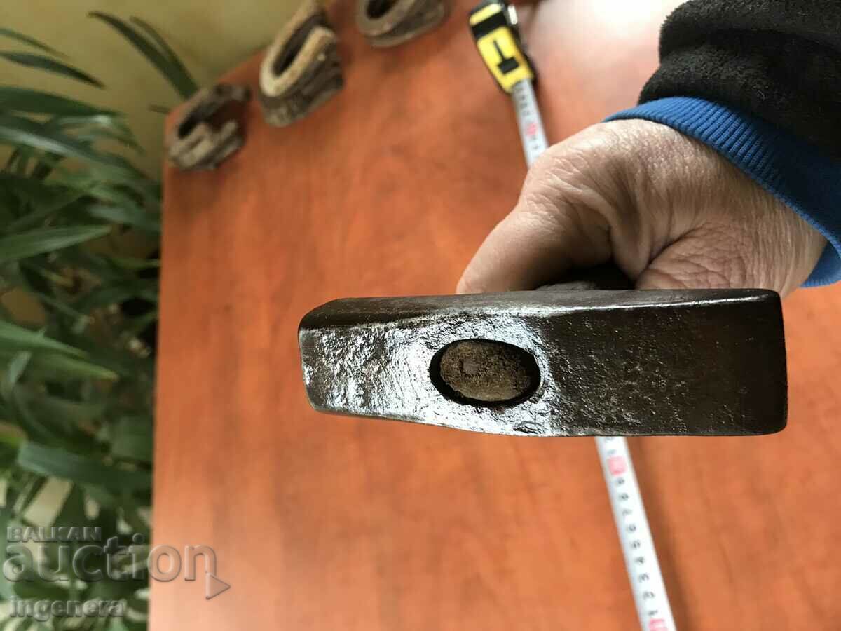Auction  HAMMER HAMMER OLD TOOL-MARKING SICKLE AND HAMMER-500 GR
