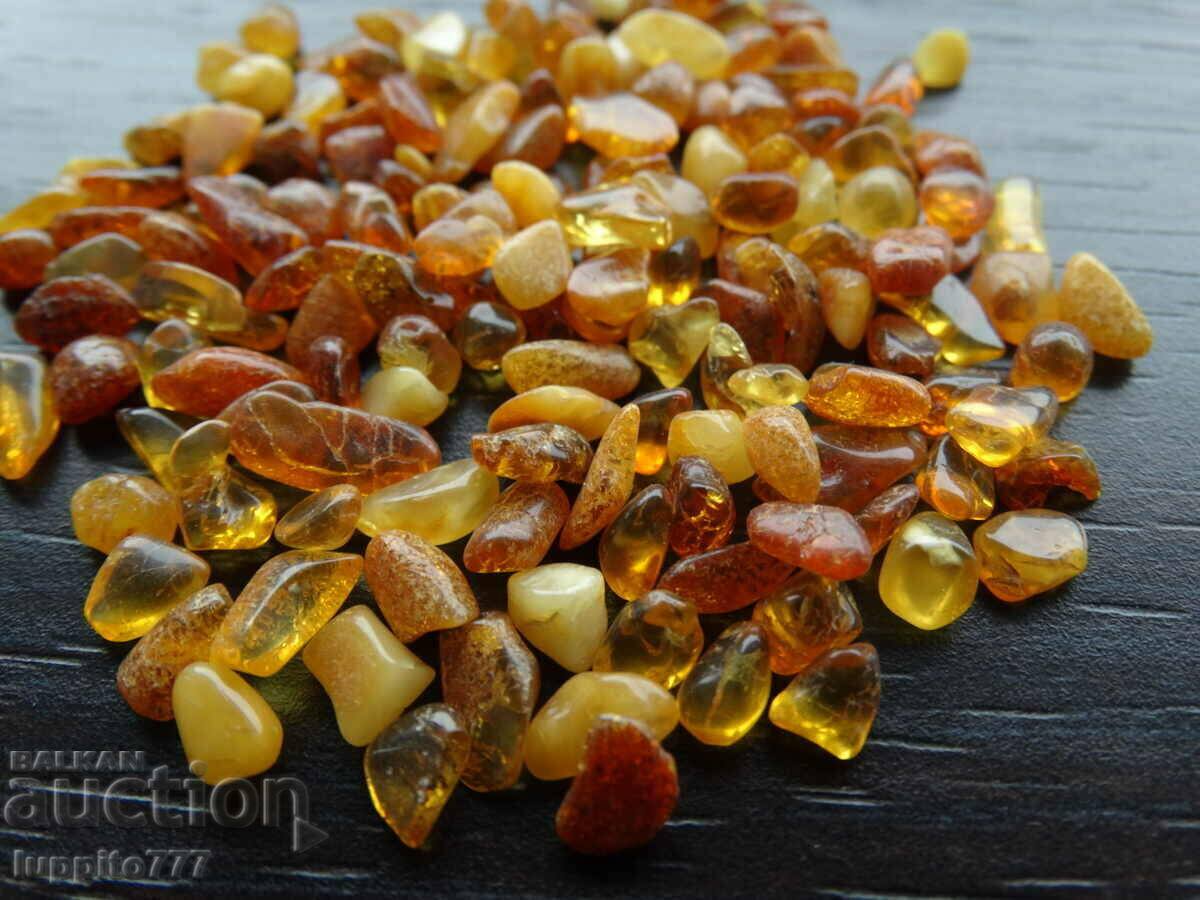 Auction 41.60 ct natural Baltic amber lot 100+ Auction 41.60 ct natural Baltic amber lot 100+
