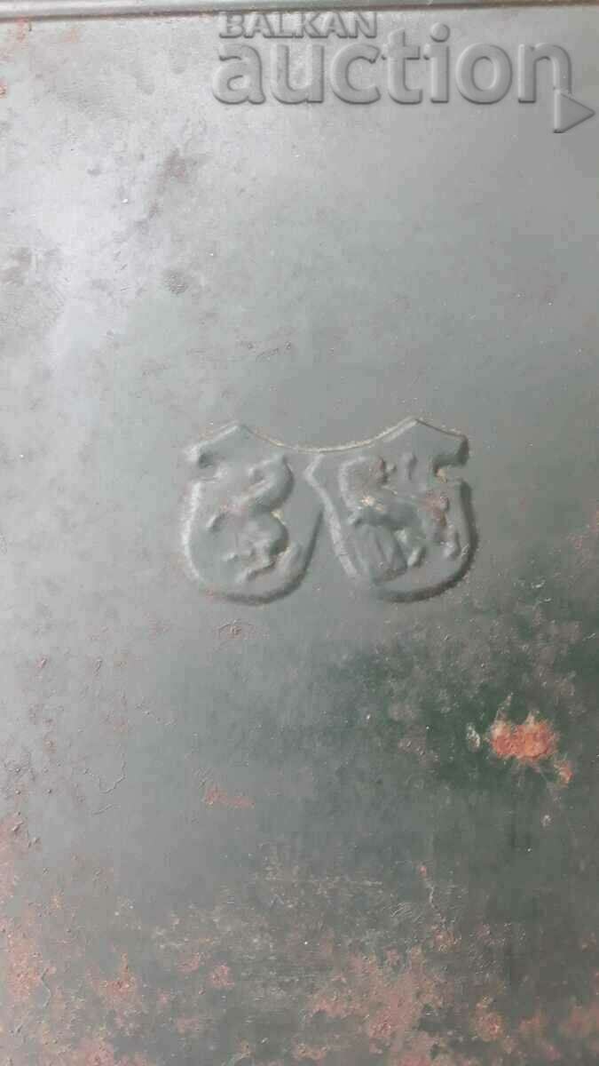 vintage Italian tin can box FERRARI with price 81.00 BGN | € 41.41 vintage Italian tin can box FERRARI with price 81.00 BGN | € 41.41