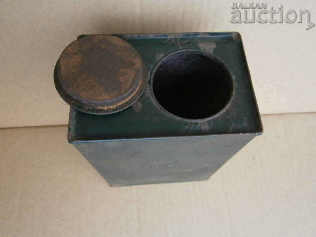 Delivery of vintage Italian tin can box FERRARI Delivery of vintage Italian tin can box FERRARI