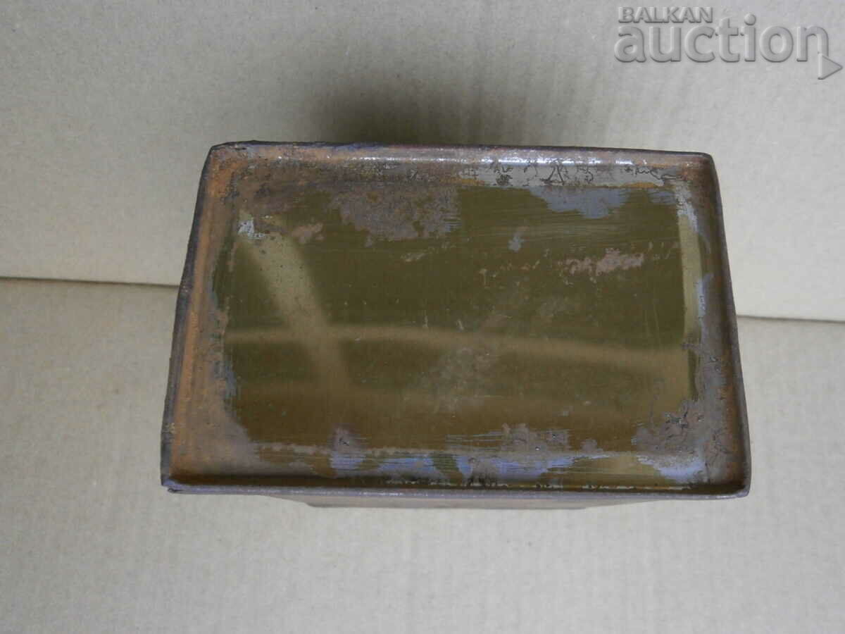 vintage Italian tin can box FERRARI - 7