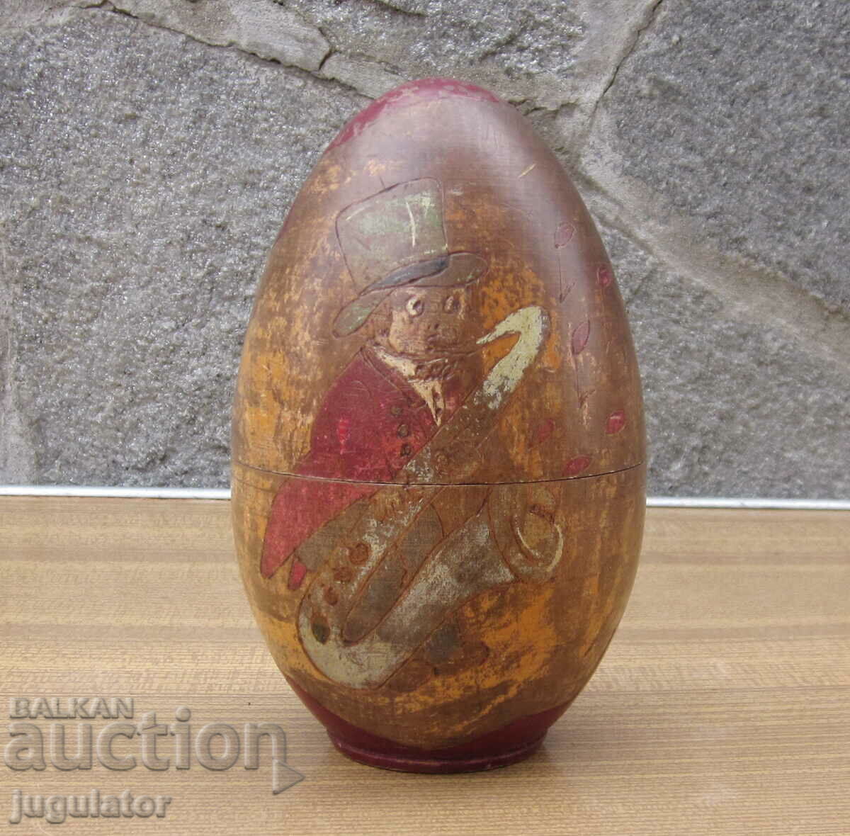 стара Българска фолклорна дървена кутия за великденско яйце