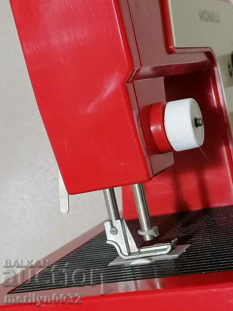 Auction Child sewing machine, toy Auction Child sewing machine, toy