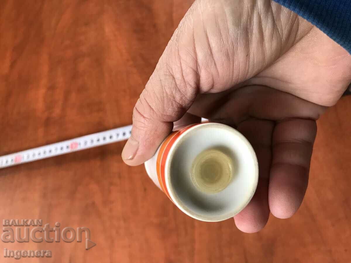 Delivery of PORCELAIN SALT SHANK PEPPER SHANK Delivery of PORCELAIN SALT SHANK PEPPER SHANK