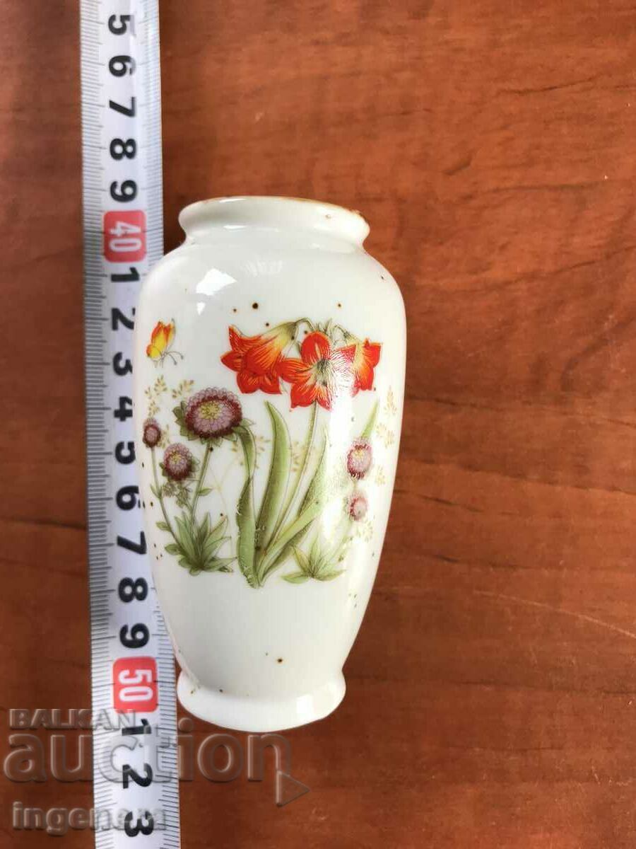 Auction PORCELAIN VASE Auction PORCELAIN VASE