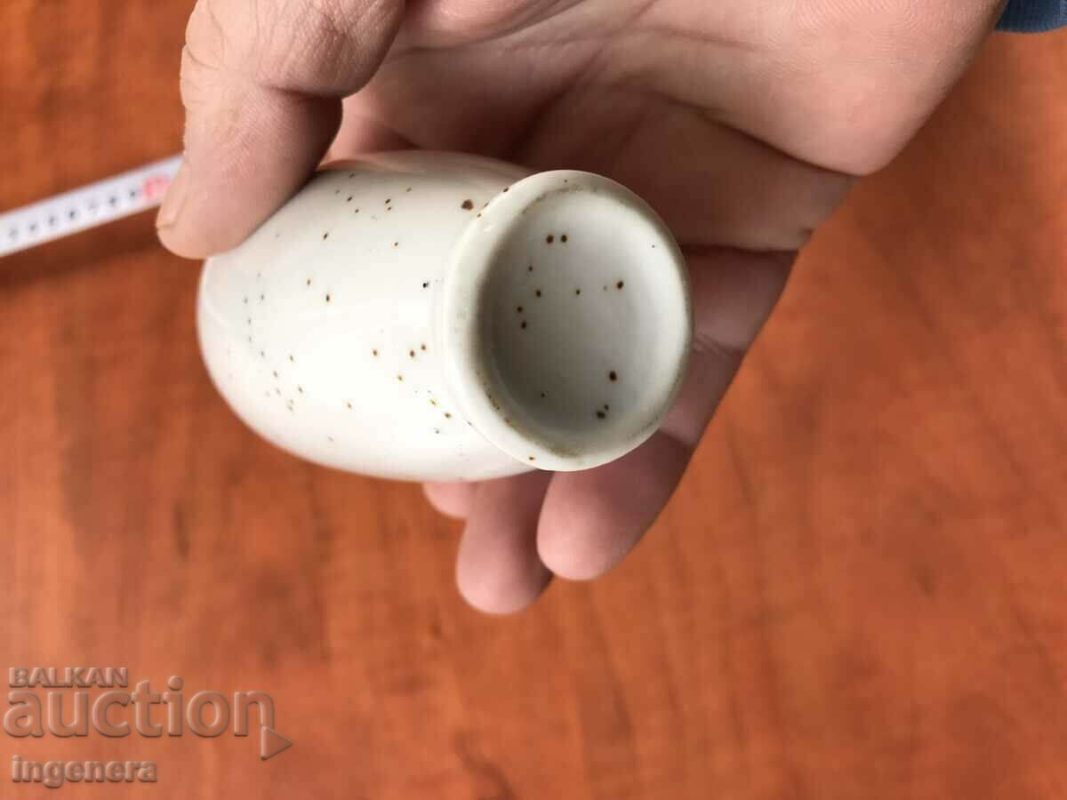 Delivery of PORCELAIN VASE Delivery of PORCELAIN VASE