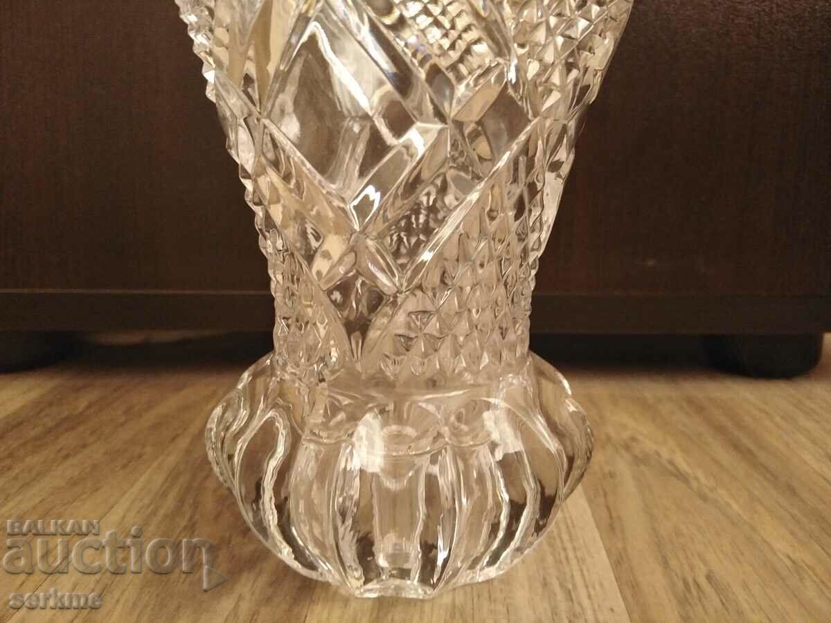 Auction Crystal vase Auction Crystal vase