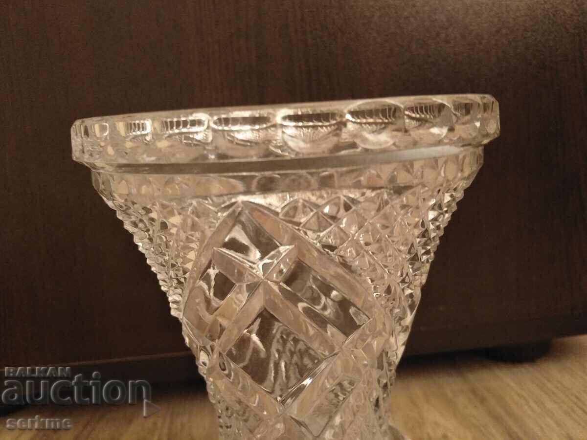 Delivery of Crystal vase Delivery of Crystal vase