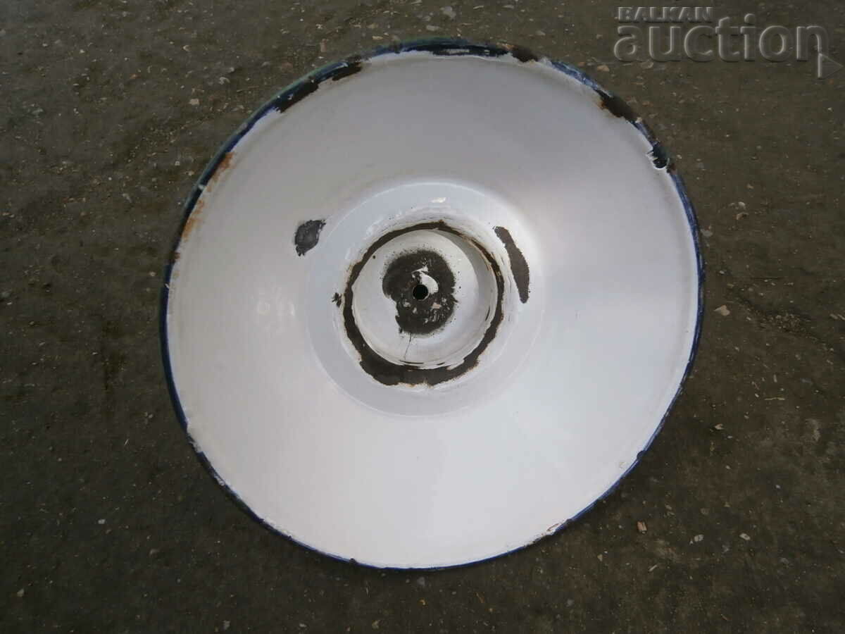 Delivery of antique enamelled reflector lamp Delivery of antique enamelled reflector lamp