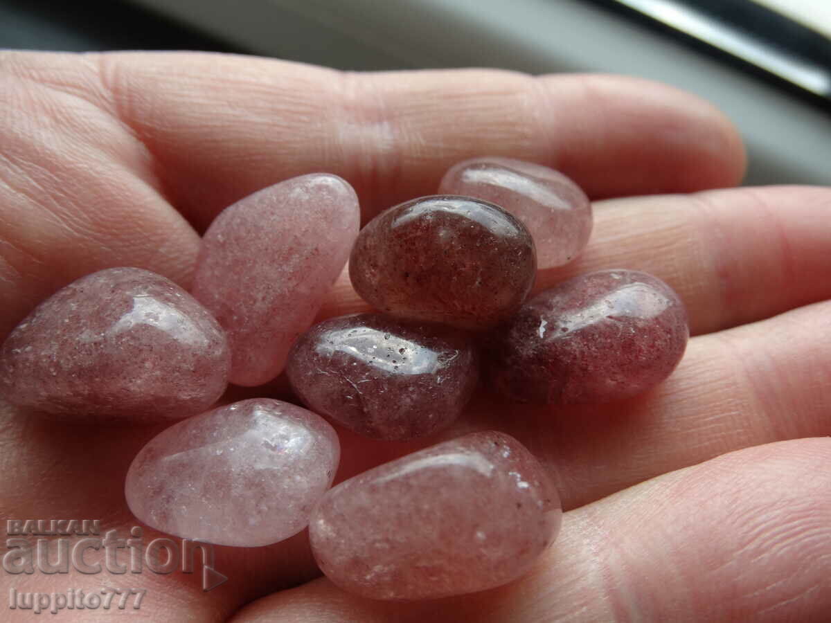 Auction 161.95 ct natural rose quartz strawberry lot 8 pcs. Auction 161.95 ct natural rose quartz strawberry lot 8 pcs.