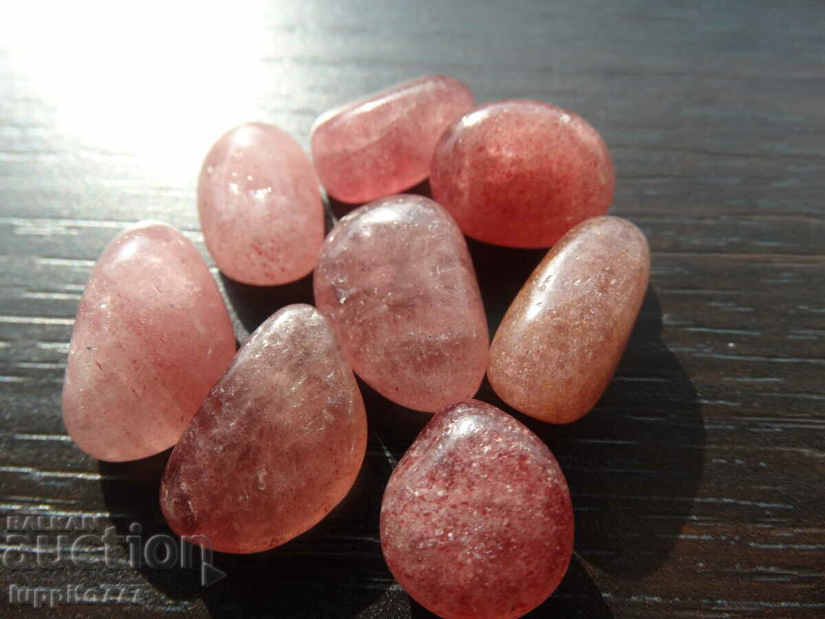 Auction 154.90 ct natural rose quartz strawberry lot 8 pcs. Auction 154.90 ct natural rose quartz strawberry lot 8 pcs.