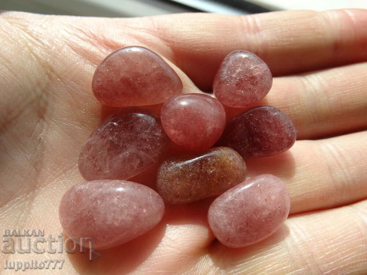 Delivery of 154.90 ct natural rose quartz strawberry lot 8 pcs. Delivery of 154.90 ct natural rose quartz strawberry lot 8 pcs.