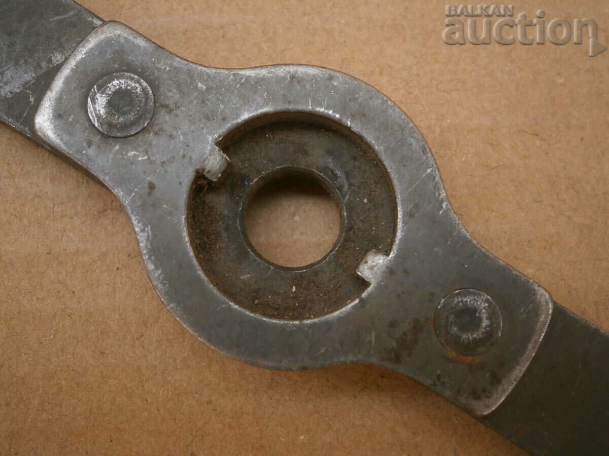 Auction vintage wrench tool bicycle wheel Auction vintage wrench tool bicycle wheel