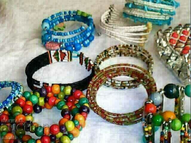 multă brățări margele este alte 01st cu preț 10.00 BGN | € 5.11