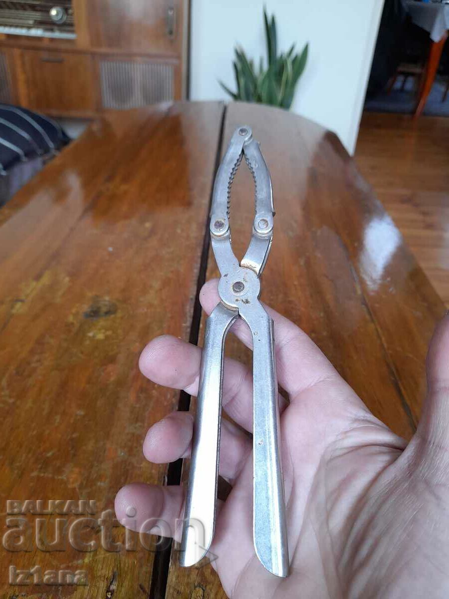 An old shredder with price 20.00 BGN | € 10.23 An old shredder with price 20.00 BGN | € 10.23