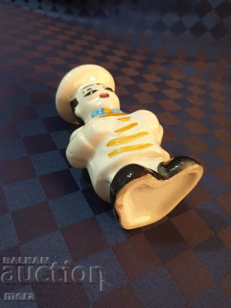 Delivery of Porcelain figurine of a chef Delivery of Porcelain figurine of a chef