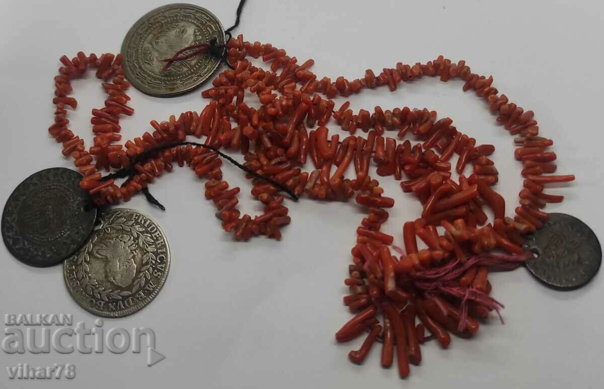 Гердан с корал и монети