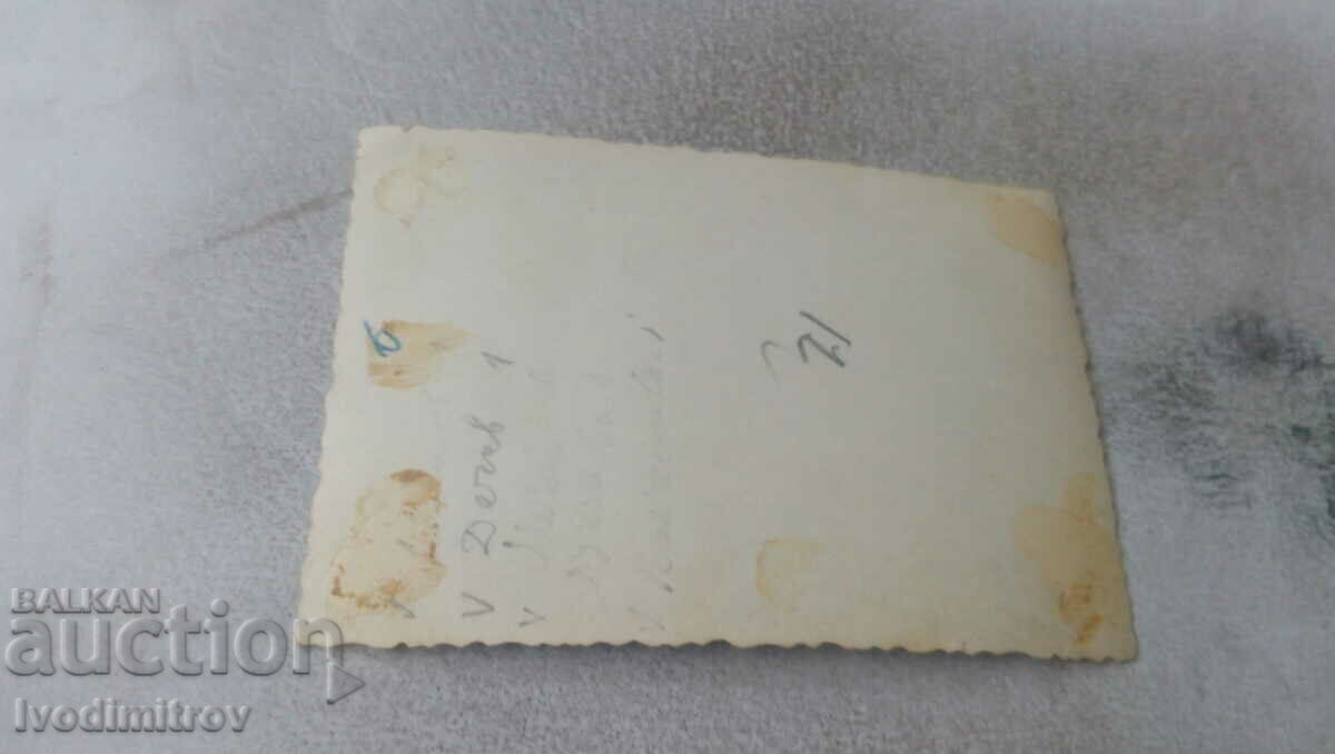 Svimka Young men and women with picks and shovels in the river with price 0.85 BGN | € 0.43 Svimka Young men and women with picks and shovels in the river with price 0.85 BGN | € 0.43