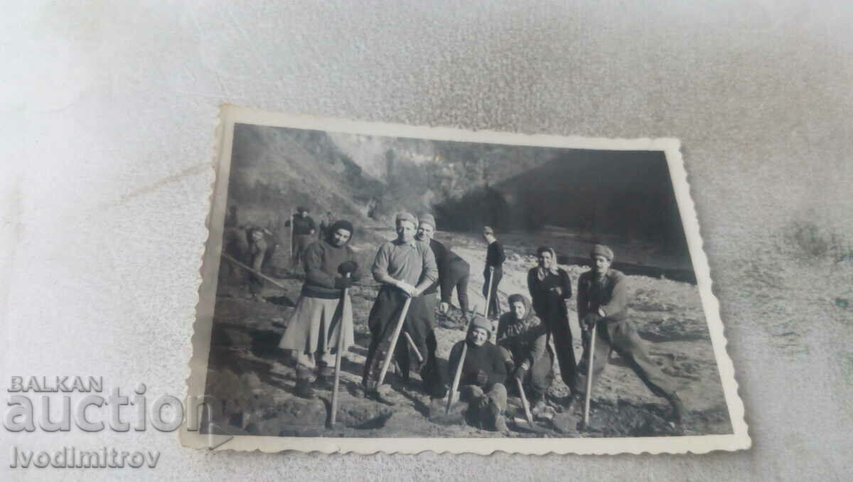 Svimka Young men and women with picks and shovels in the river