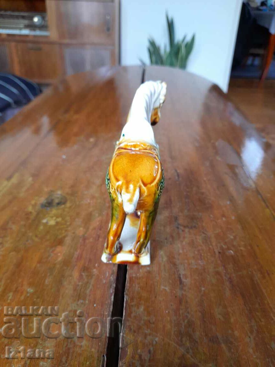 Παράδοση Παλιό πορσελάνινο ειδώλιο αλόγου Παράδοση Παλιό πορσελάνινο ειδώλιο αλόγου