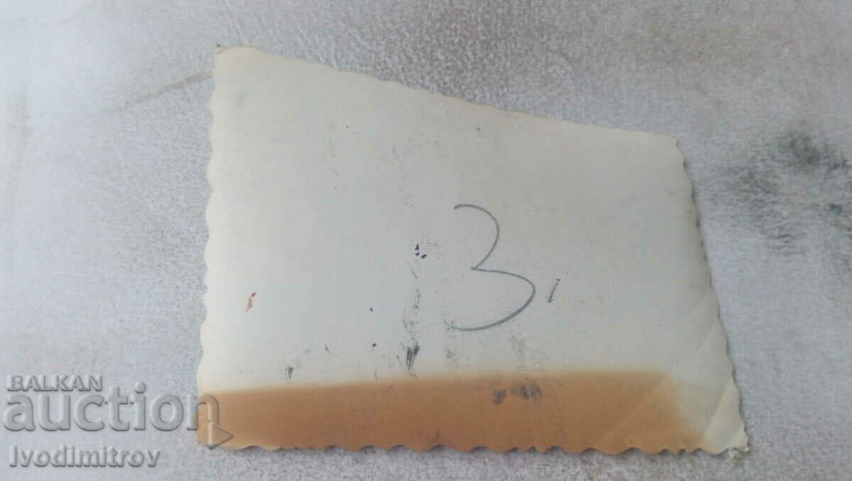 Film Men and women around a table in the courtyard with price 0.75 BGN | € 0.38 Film Men and women around a table in the courtyard with price 0.75 BGN | € 0.38