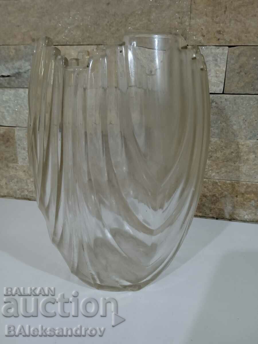 A large beautiful vase with price 10.00 BGN | € 5.11 A large beautiful vase with price 10.00 BGN | € 5.11