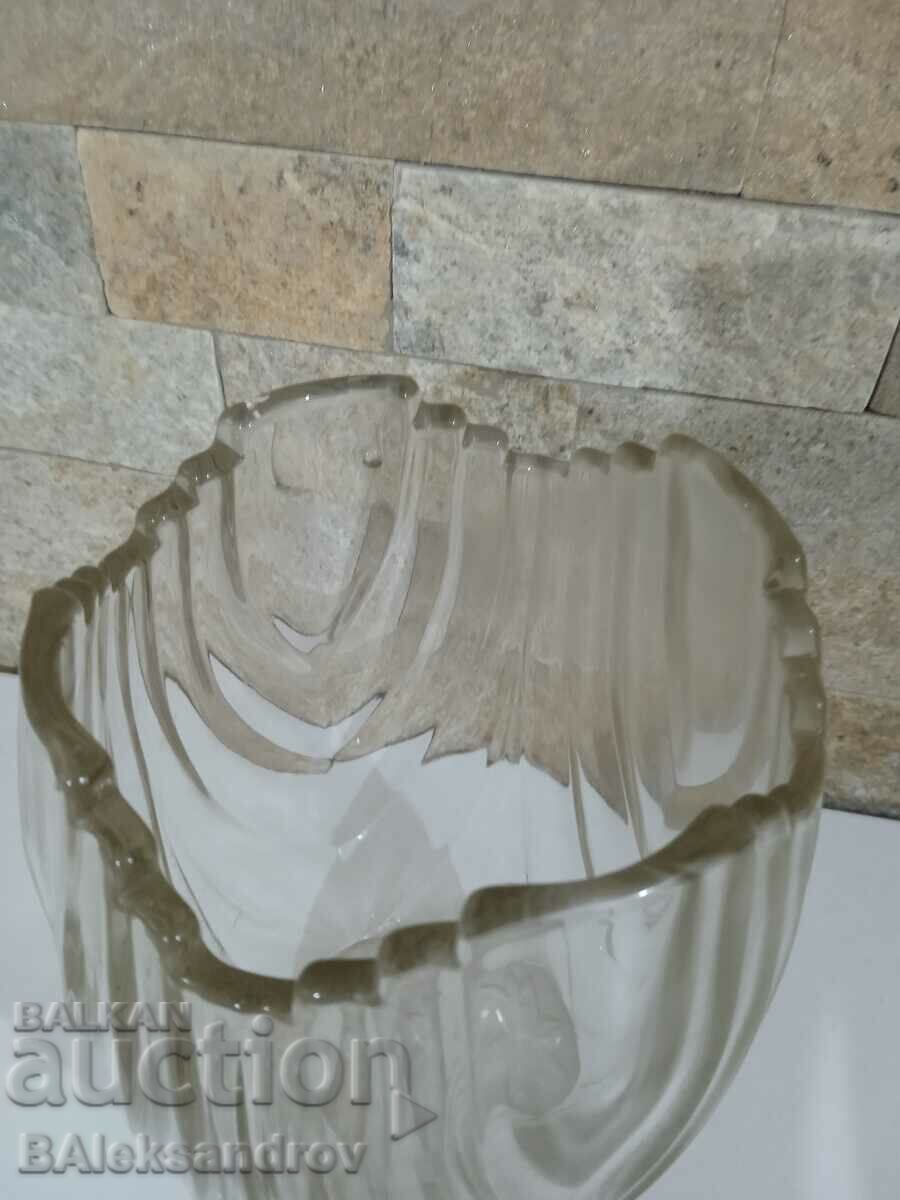 Auction A large beautiful vase Auction A large beautiful vase