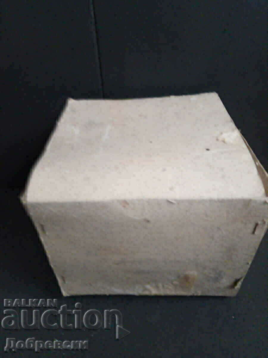 Auction  Old stove, plate, heater, new