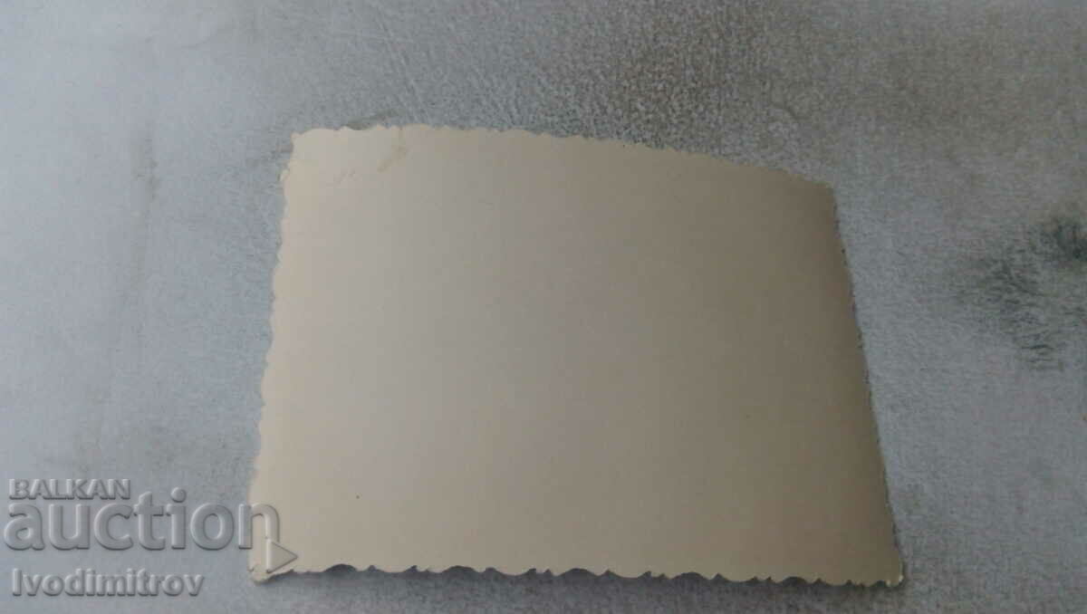 Φωτογραφία Άνδρες και νέες γυναίκες με τιμή 0.75 BGN | € 0.38 Φωτογραφία Άνδρες και νέες γυναίκες με τιμή 0.75 BGN | € 0.38