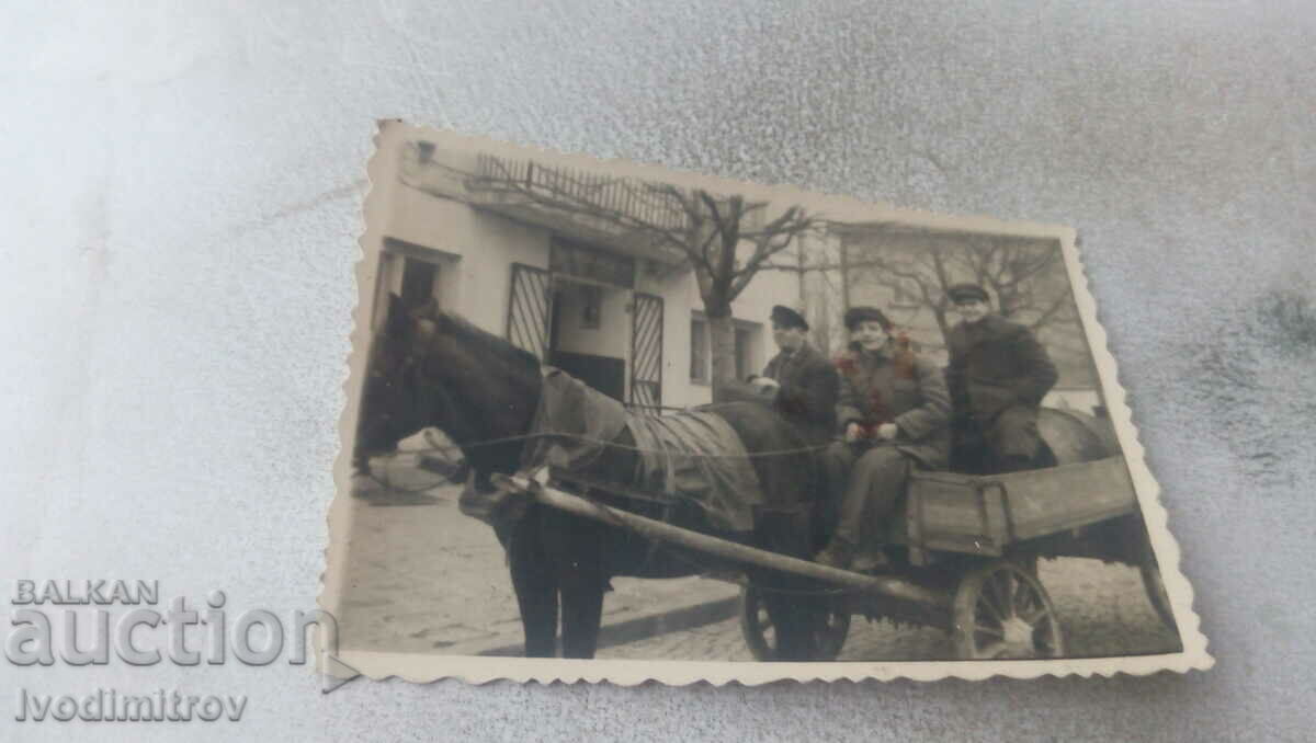 Photo Three men with a cart