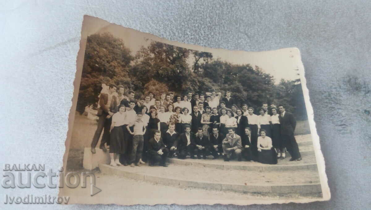 Photo Students with their teachers in the park