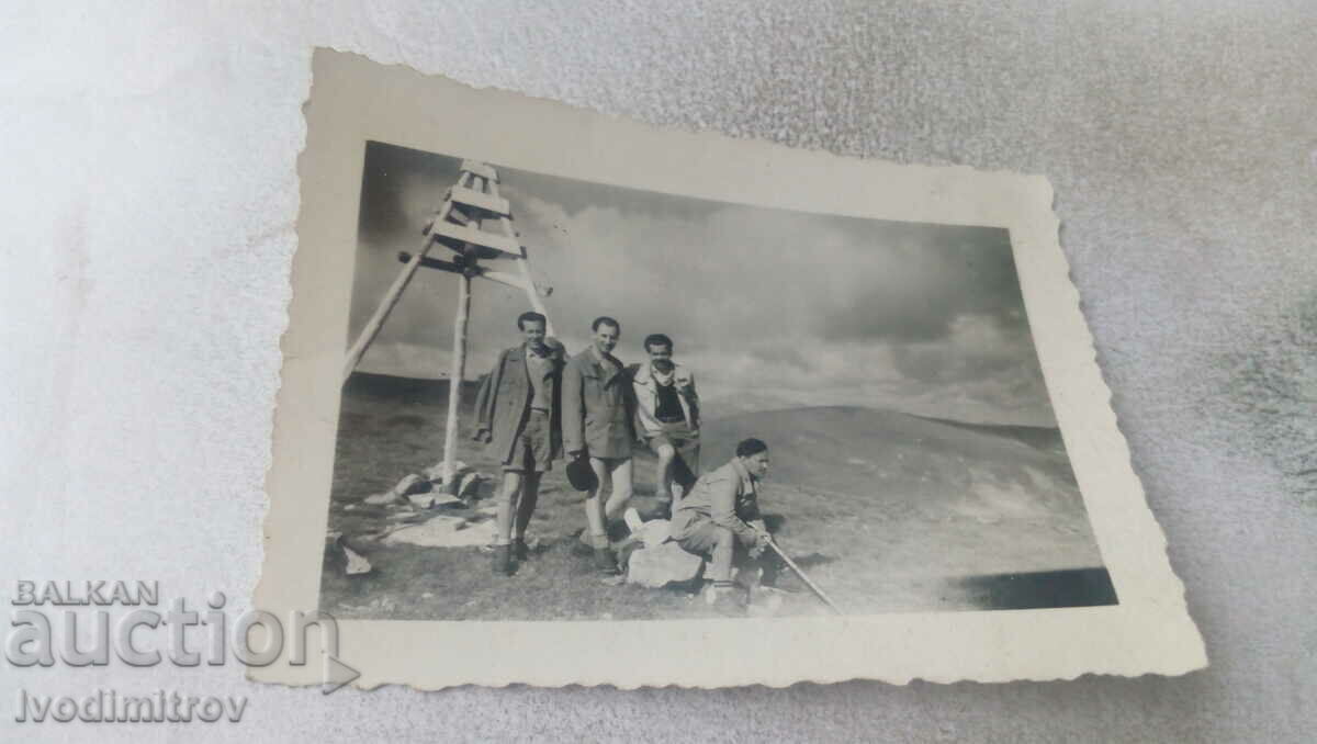 Foto Rila Belmekenu Patru bărbați pe vârf 1937
