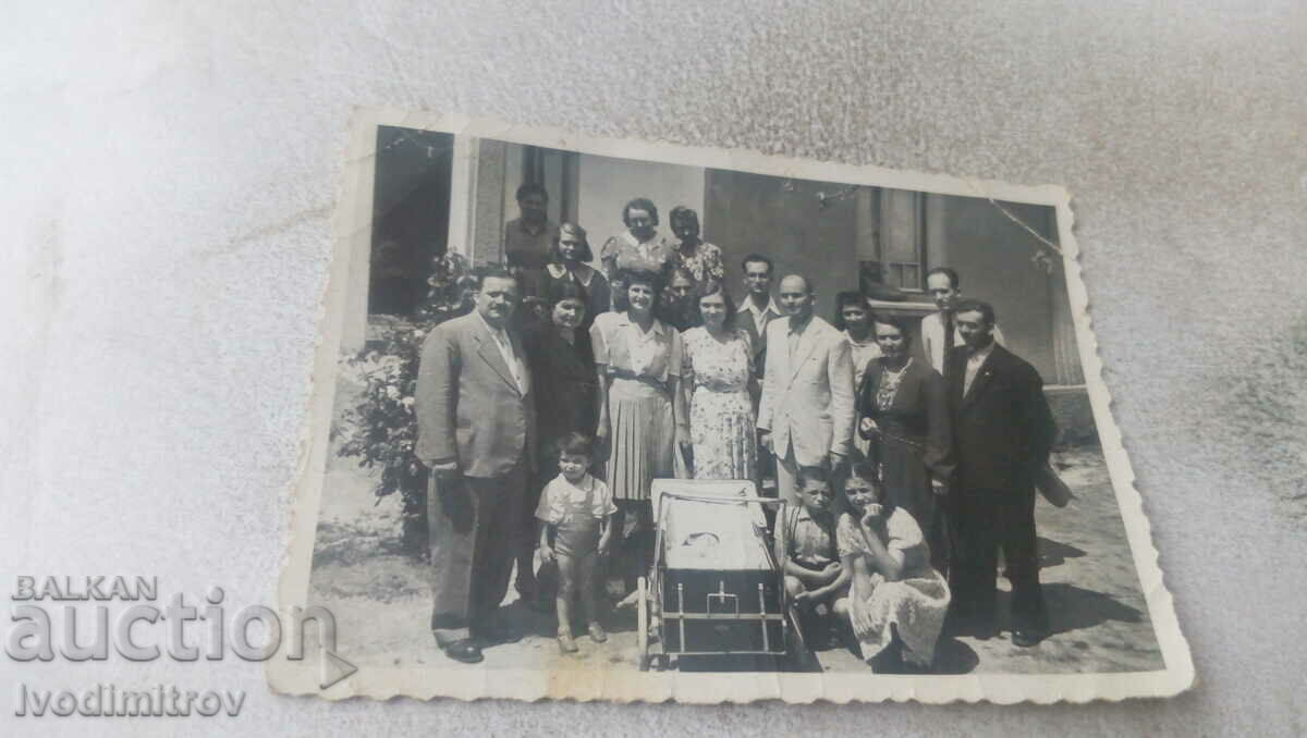 Снимка Хисаря Мъже жени и деца 1944