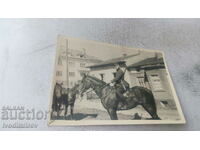 Ofițer foto pe un cal în stradă