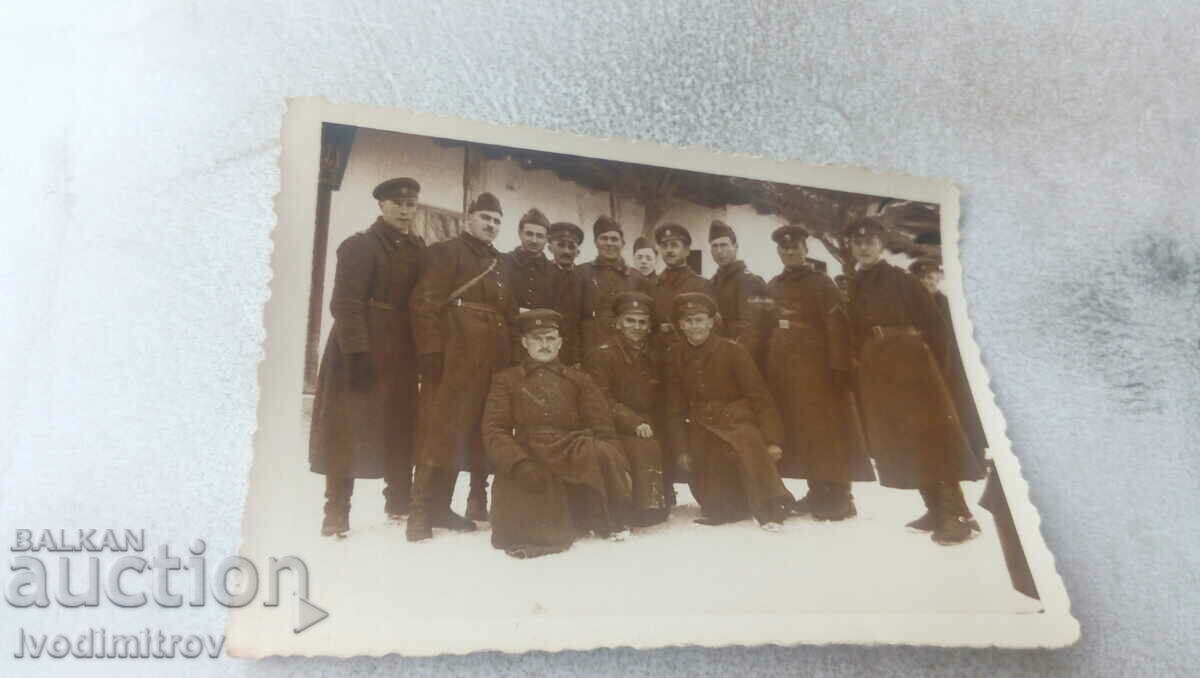 Снимка Долни Лозенъ Офицери и войници през зимата 1944