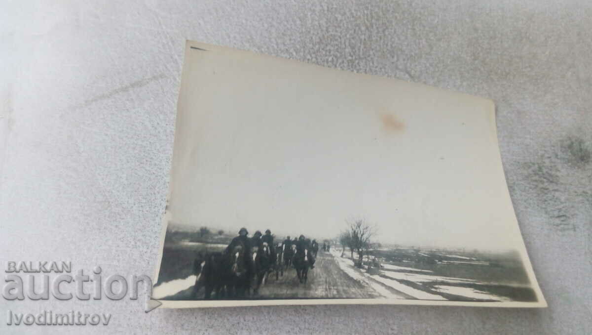 Photo Cavalrymen on the road in winter